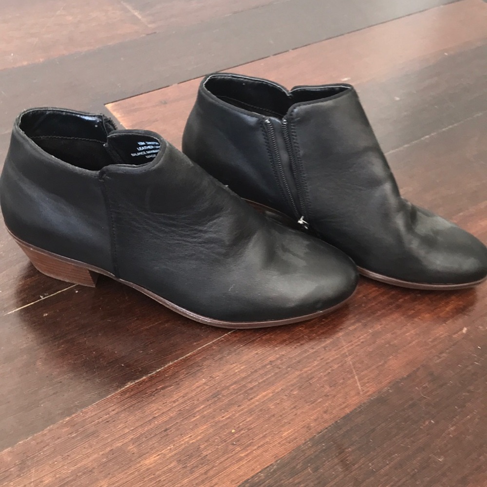 Black boots crown vintage